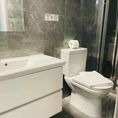 Seagarden Hideaway - 1bed Пафос